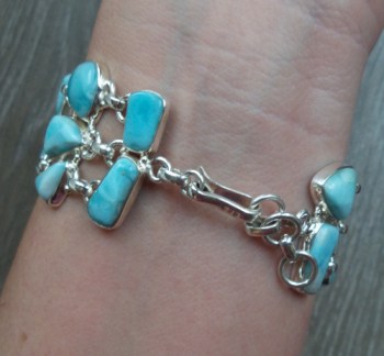 Zilveren armband gezet met Larimar